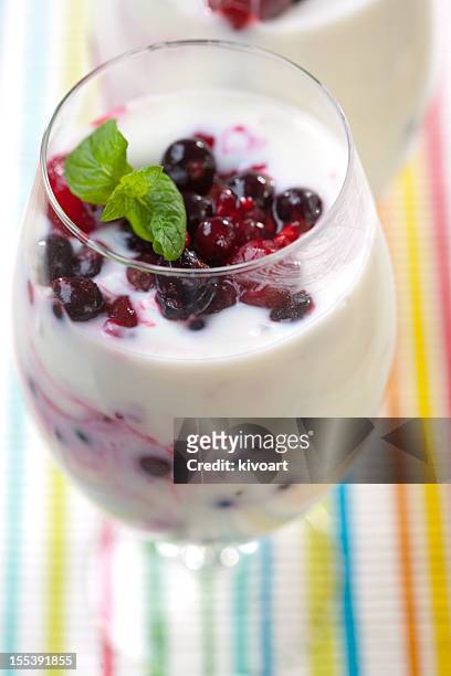 yogurt parfait with fresh fruit - fruit parfait stock pictures, royalty-free photos & images