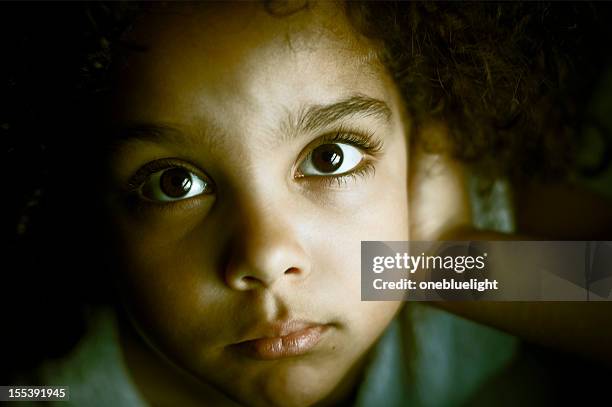 sad child (5-6) portrait looking upwards - bottomless girls stockfoto's en -beelden