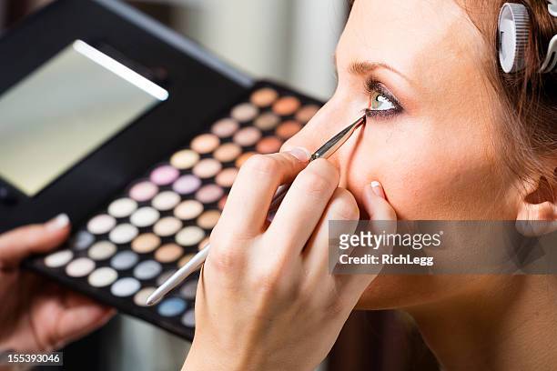 makeup application - visagist stockfoto's en -beelden