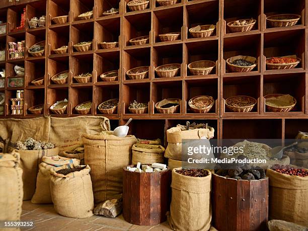 spice market in old dubai - spice market stock pictures, royalty-free photos & images