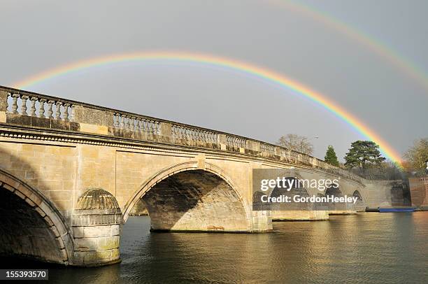 henley bridge - henley on thames stockfoto's en -beelden