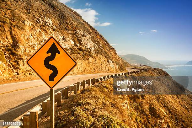 ruta turística en el big sur, a la costa y al mar - señal de circulación fotografías e imágenes de stock