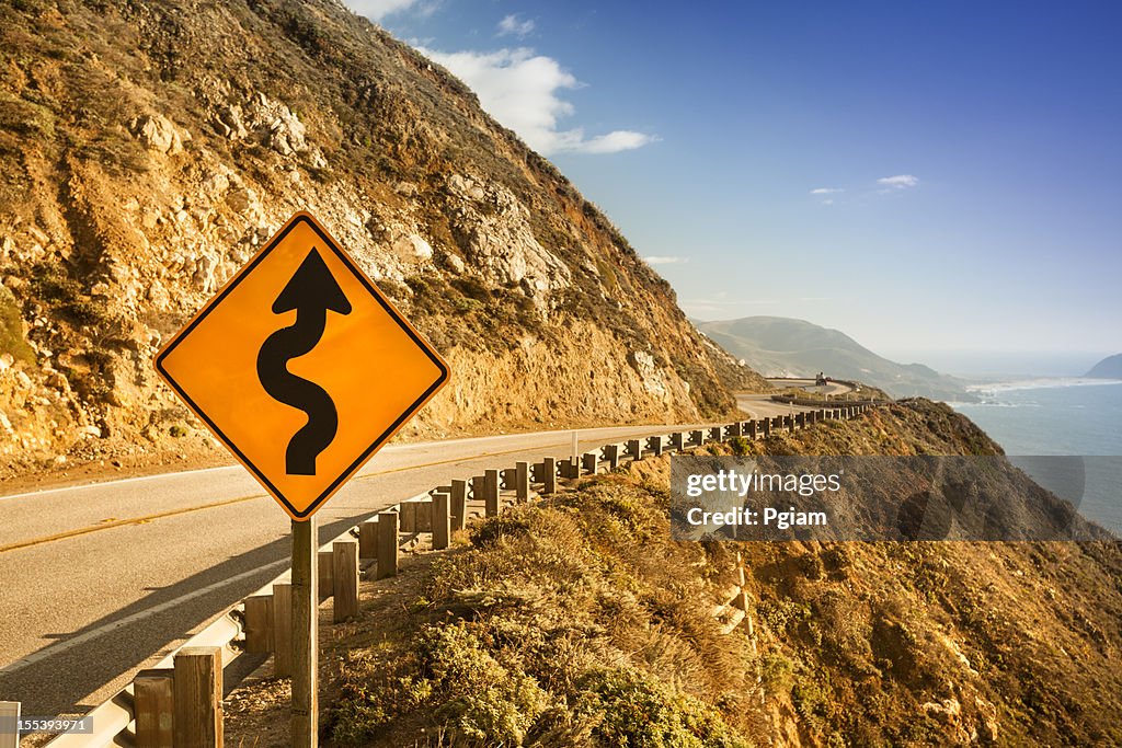 Scenic road para o Big Sur, o litoral e o mar