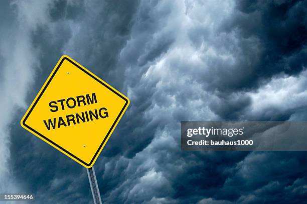 avertissement de tempête - panneau avertisseur photos et images de collection