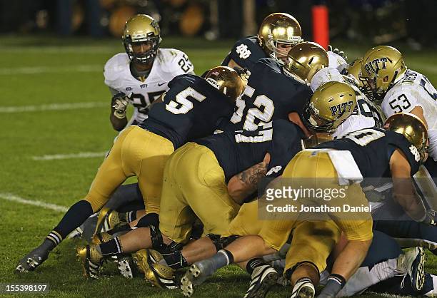 Everett Golson of the Notre Dame Fighting Irish follows blockers into the end zone to score the game-winning touchdown against the Pittsburgh...