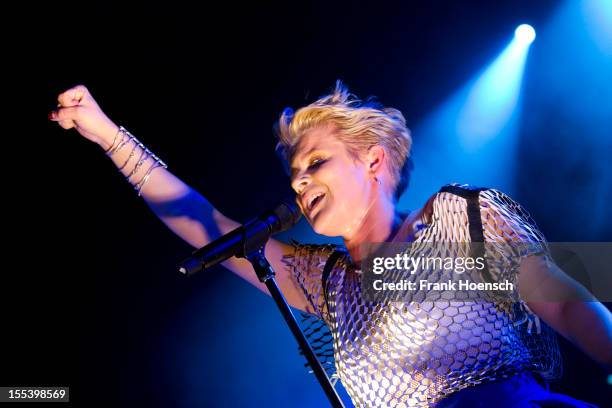 Robyn In Concert Photos And Premium High Res Pictures Getty Images robyn-in-concert-photos-and-premium-high-res-pictures-getty-images