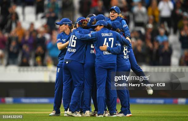 Players of England celebrate following the Women's Ashes 3rd We Got Game ODI match between England and Australia at The Cooper Associates County...