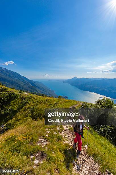 trekking on monte baldo - lake garda 個照片及圖片檔