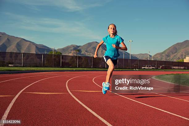 young-track runner - girls on train track stock-fotos und bilder