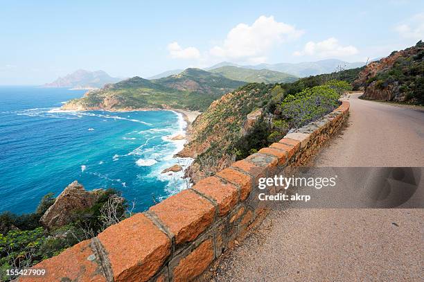 coastal road na ilha de córsega - corsica - fotografias e filmes do acervo