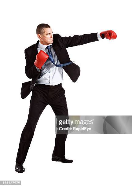 schöner stirn runzeln geschäftsmann mit boxhandschuhen auf den angriff - funny boxing stock-fotos und bilder