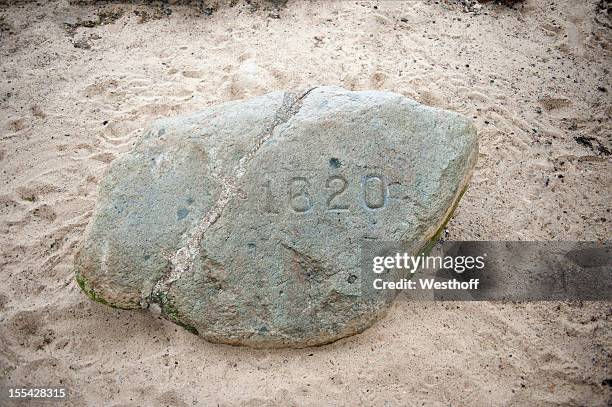 plymouth rock - plymouth massachusetts stockfoto's en -beelden