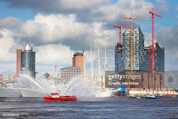 hafengeburtstag hamburg - hamburg hafen stock-fotos und bilder