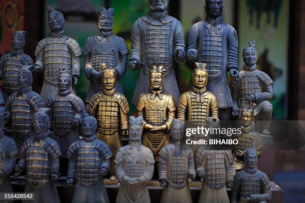 army of the terracotta warriors - terracotta army stock pictures, royalty-free photos & images