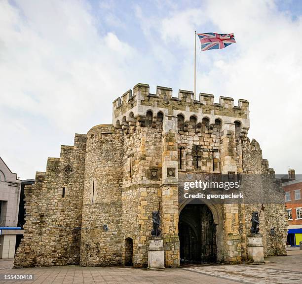 southampton bargate - southampton inglaterra imagens e fotografias de stock