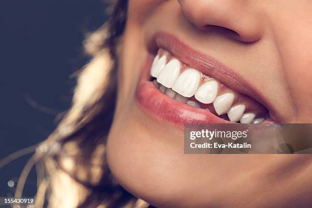 beautiful smile - menselijk gebit stockfoto's en -beelden