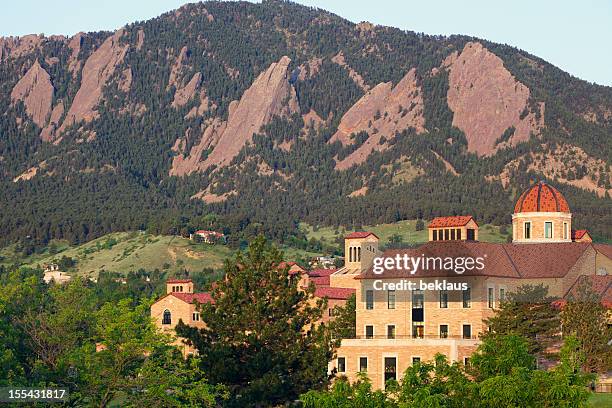 universidad de colorado y el centro comercial flatirons - universidad de colorado fotografías e imágenes de stock