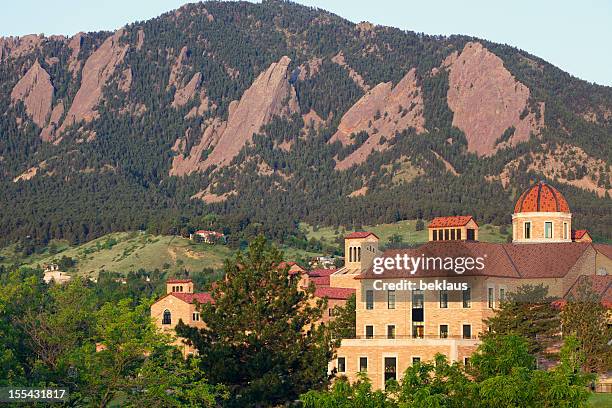 universidad de colorado y el centro comercial flatirons - university of colorado fotografías e imágenes de stock