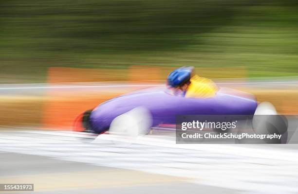 soapbox derby auto da corsa/a figlio/a - soapbox cart foto e immagini stock