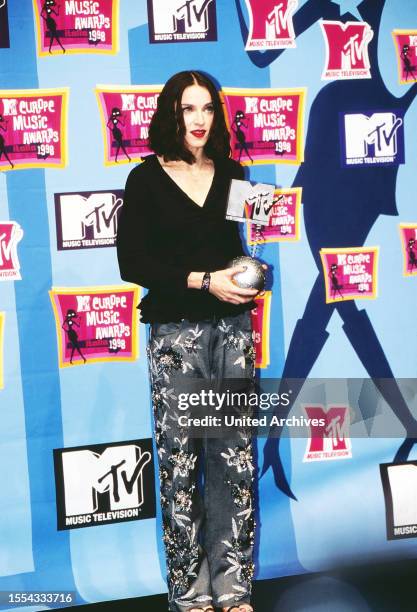 Amerikanische Sängerin Madonna bei den MTV Europe Awards in Mailand, Italien 1998.