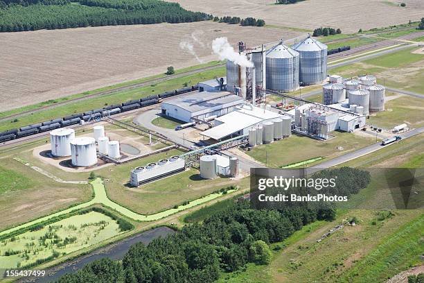 etanol biorefinery vista aérea - cereal plant fotografías e imágenes de stock