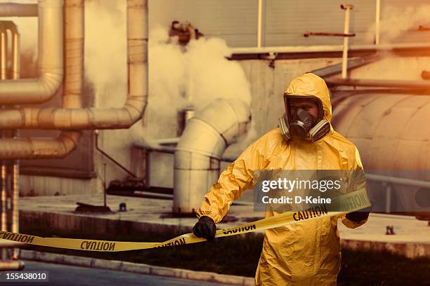 trabajador - poisonous fotografías e imágenes de stock