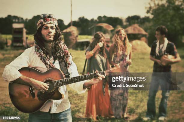 hippy giovane. anni'70. - hippie foto e immagini stock