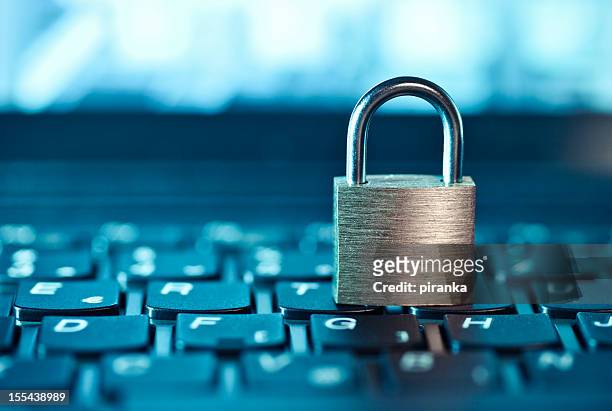 segurança de computador - cyber risk imagens e fotografias de stock