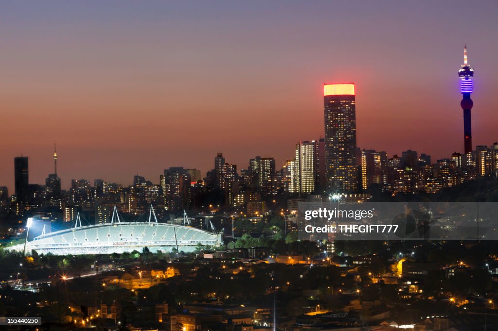 Joanesburgo para a cidade e do estádio em noite