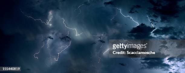 temporale panorama di nuvole - mèche foto e immagini stock