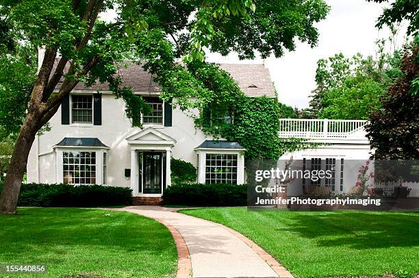 midwest colonial home - midwest usa stock-fotos und bilder