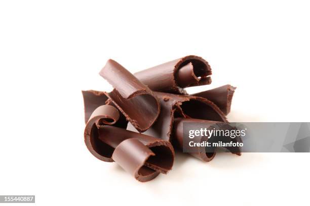 boucles de chocolat isolé sur blanc - chocolat photos et images de collection