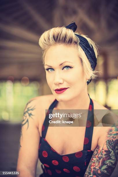 frau retro-rockabilly - rockabilly stock-fotos und bilder