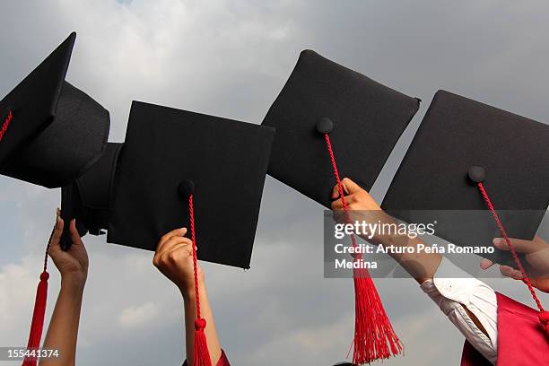 graduates - graduados stock pictures, royalty-free photos & images