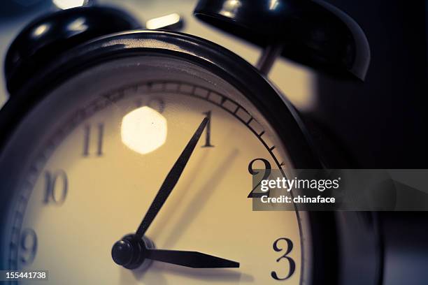 orologio sveglia - daylight saving time foto e immagini stock