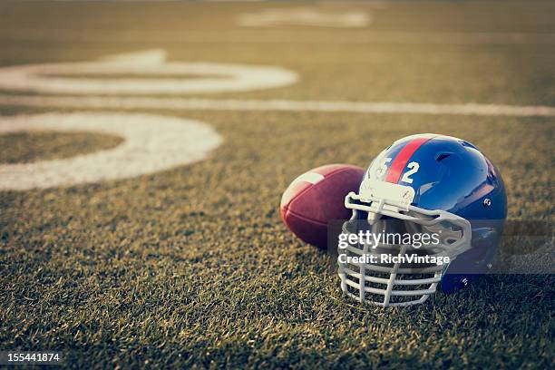 american-football-helm - football helmet stock-fotos und bilder