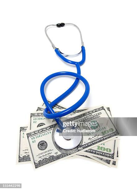 stetroscope on us paper currency isolated on white background - american one hundred dollar bill stockfoto's en -beelden