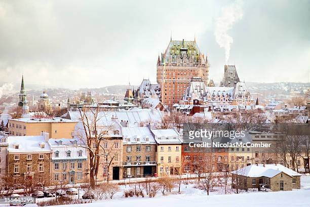 quebec city skyline di inverno con chateau frontenac - quebec foto e immagini stock