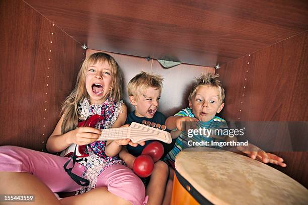 wardrobe band - rockband stockfoto's en -beelden