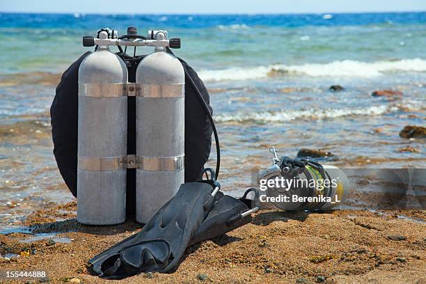 tauchausrüstung - tauchgerät stock-fotos und bilder