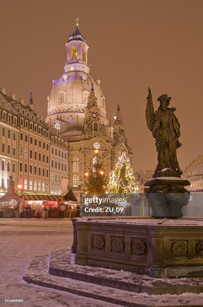 Weihnachtsmarkt in Dresden und Frauenkirche