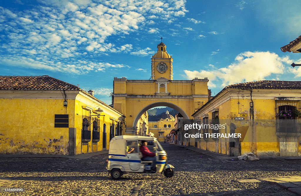 Santa catalina arch in antigua downtown