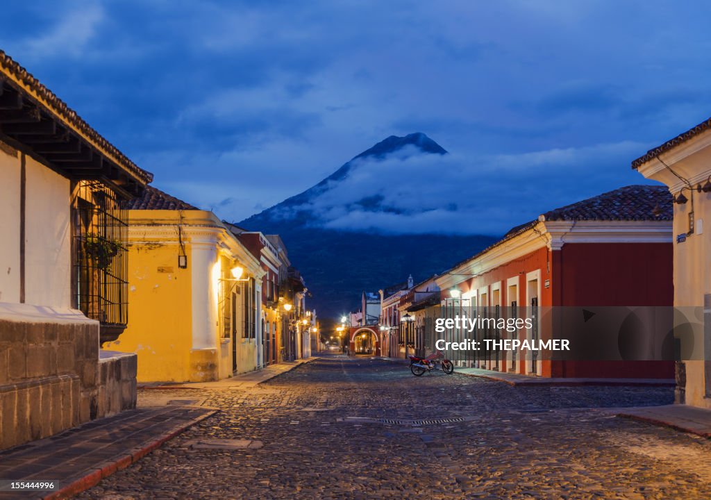 Calle de adoquines en Antigua Guatemal