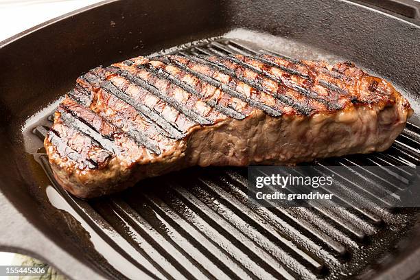 bistec de costilla de carne de res en bombo - entrecot de costilla fotografías e imágenes de stock