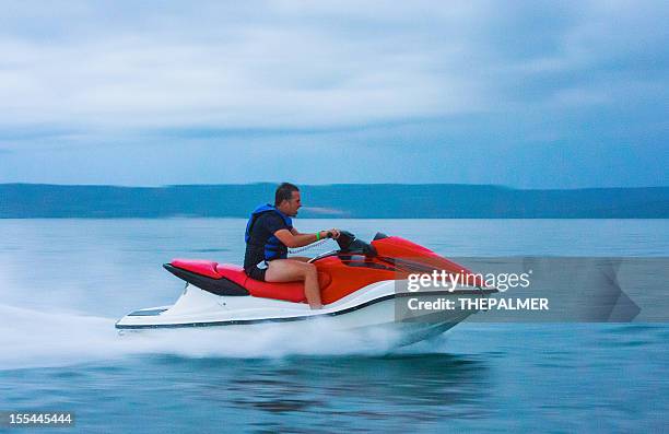 hombre ridding en un jet ski - jet boat fotografías e imágenes de stock