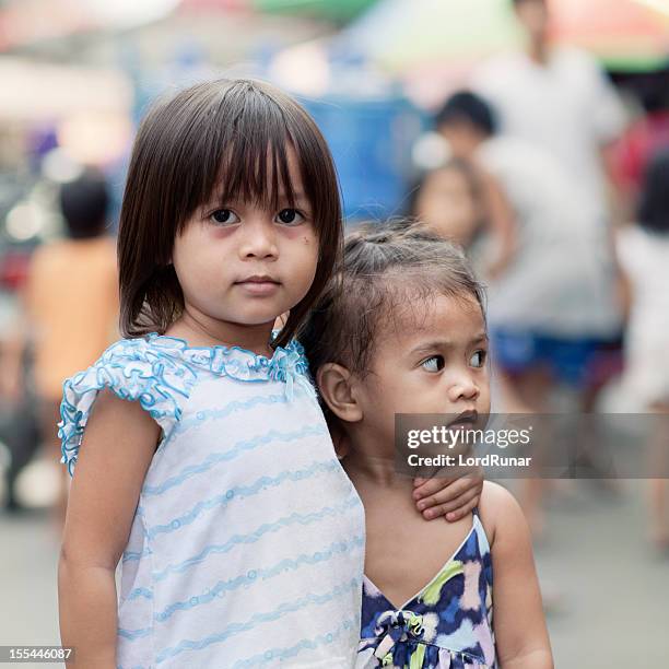 zwei kinder - filipino girl stock-fotos und bilder