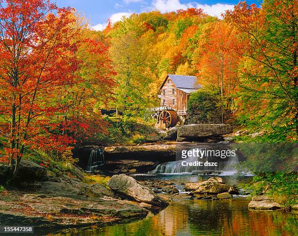 glade creek grist mill nostalgia blazing autumn colors west virginia - waterrad stockfoto's en -beelden