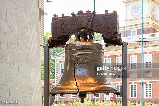 liberty bell with independence hall in background - liberty bell philadelphia stock pictures, royalty-free photos & images