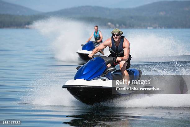diversión veraniega motos de agua - jet boat fotografías e imágenes de stock