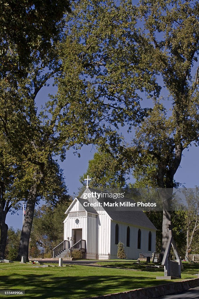 Oak Hill Cemetery and Chapel